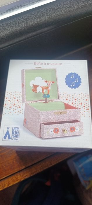 Caixa de música de criança