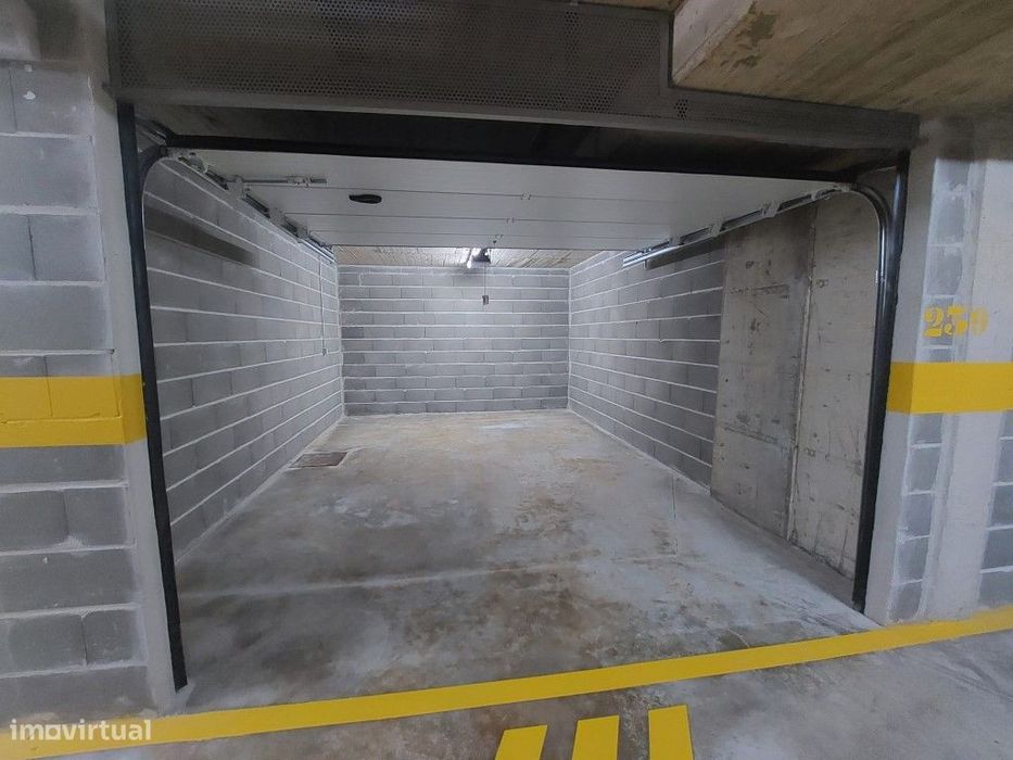 Garagem em Box e Lugares de Garagem em Portimão