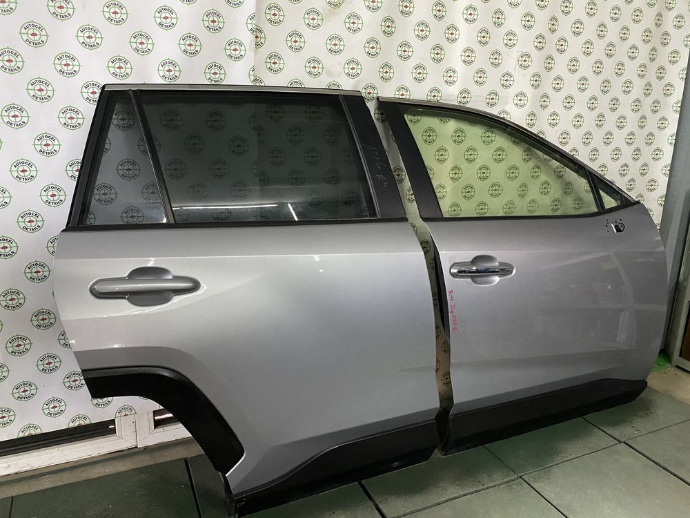 Toyota RAV4 2020 дверь передняя дверь задняя