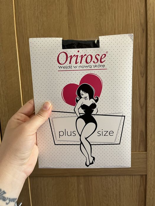 Czarne koronkowe opaski na uda przeciw otarciom