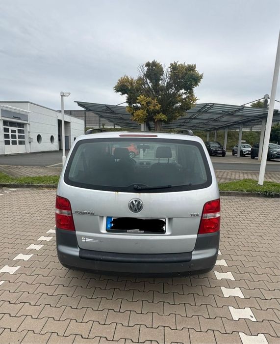 Автомобіль volkswagen touran