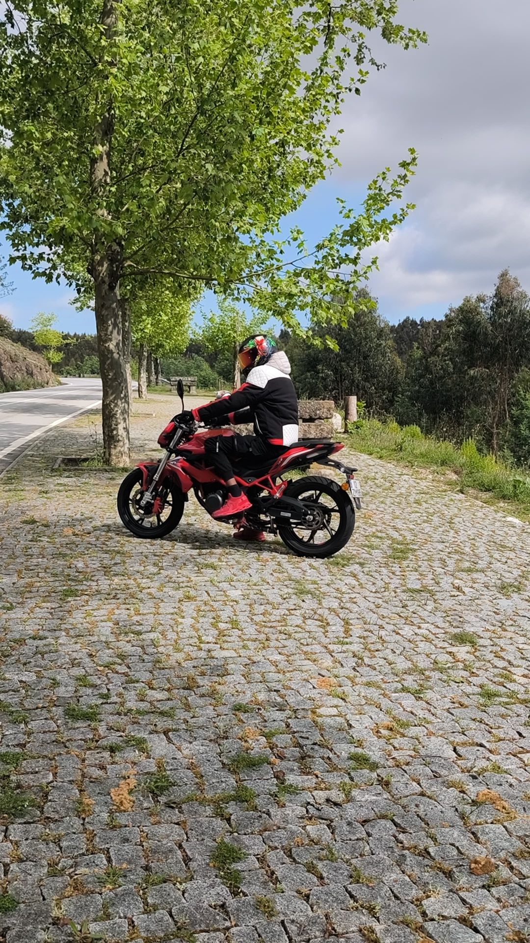 Troco/Repasso financiamento Benelli 125 Leia o Anúncio
