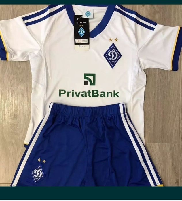 Розпродаж футбольних форм