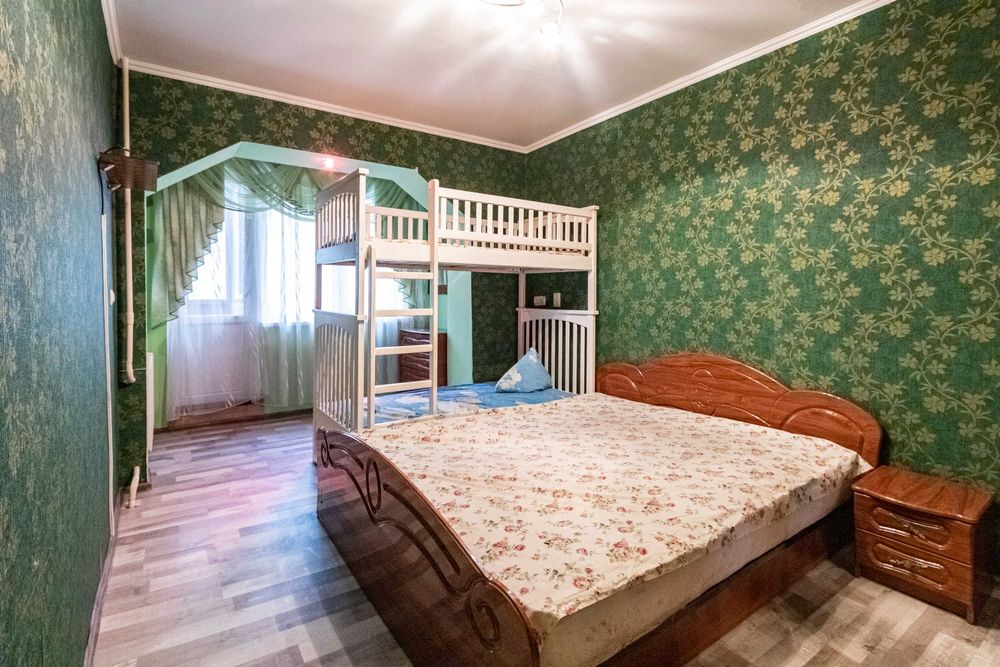 2-к. квартира з ремонтом, бойлером та лоджією за вул. Василя Стуса