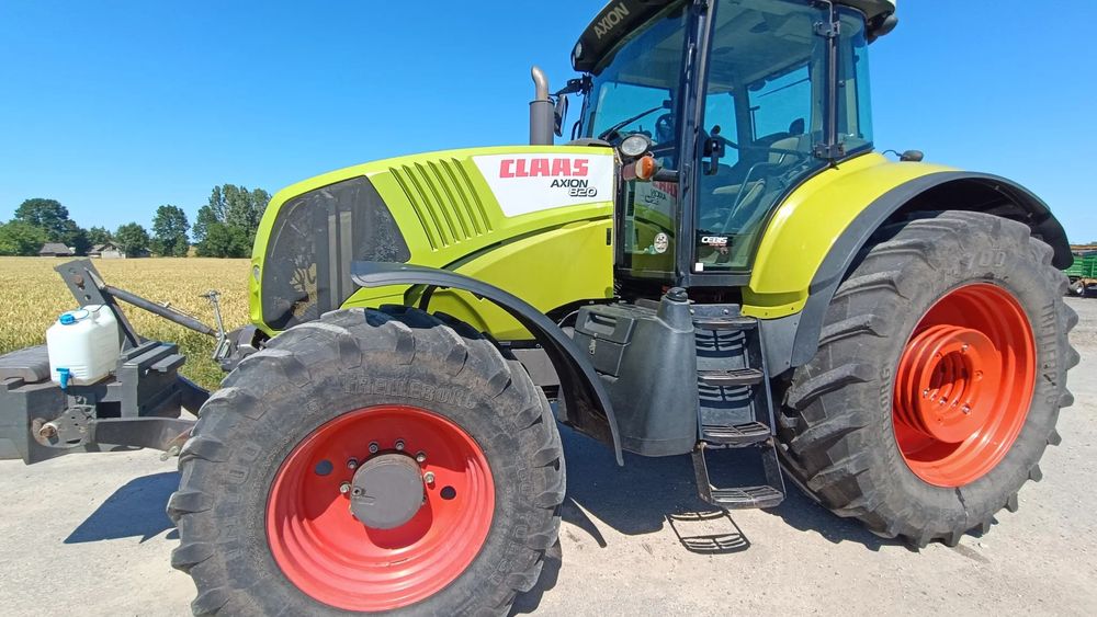 Claas 820  Claas Axion 820