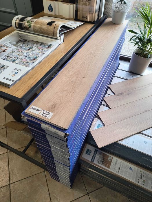 Podłoga Qucik Step Dąb Coast Beżowy AVSPT40321 4mm + 2 listwy Incizo