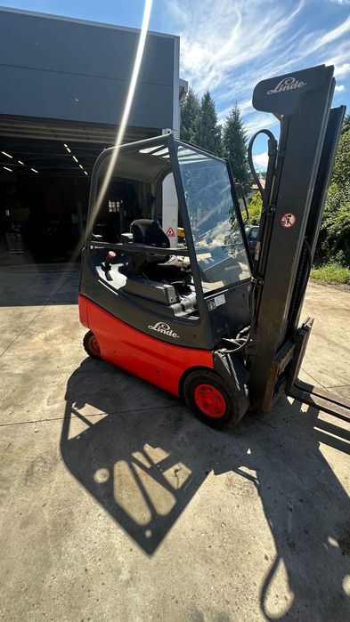 Linde E20  Niski maszt triplex