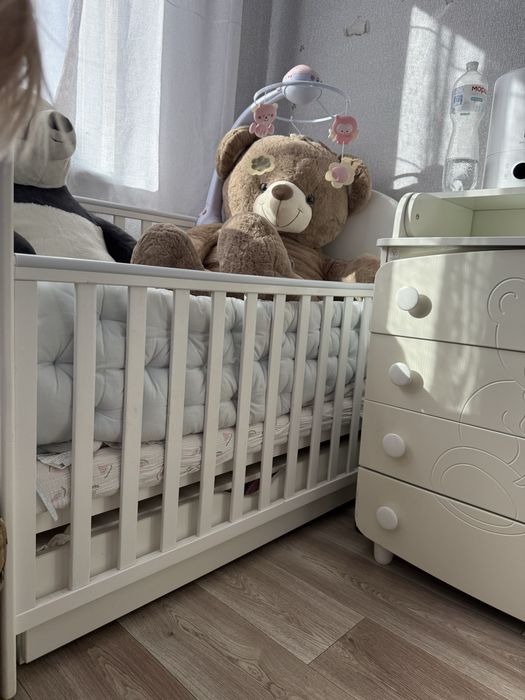 Комплект ліжечко, комод пеленатор, шафа, все фірма Верес