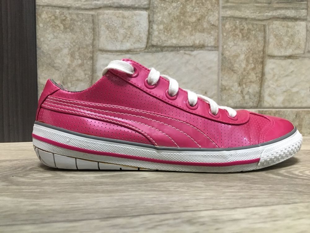 Продам женские кроссовки PUMA