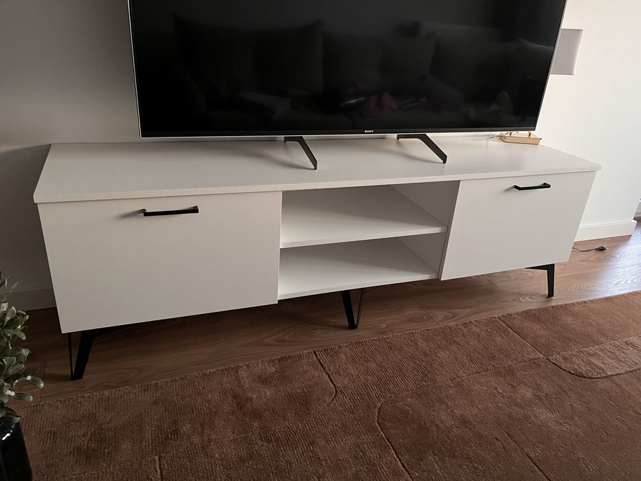 Elegancka biala szafka rtv pod tv komoda