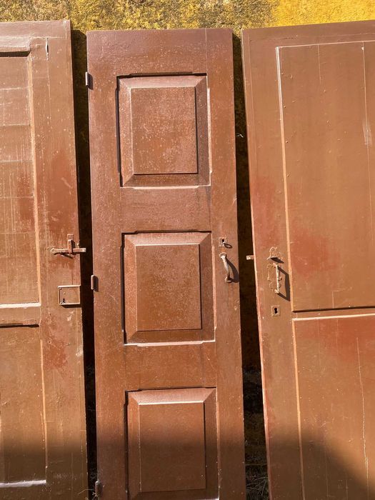 Portas de madeira maciça — 210 cm de altura (4 unidades disponíveis)