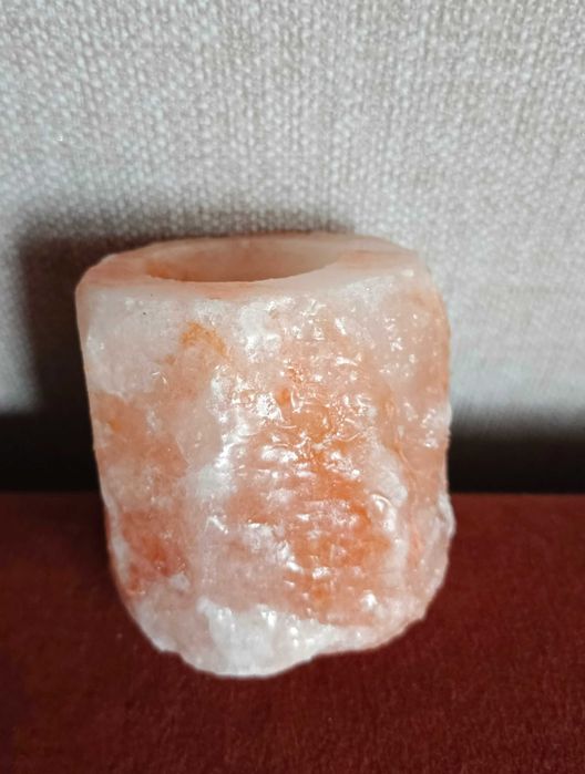 Świecznik solny na 1 tealight.