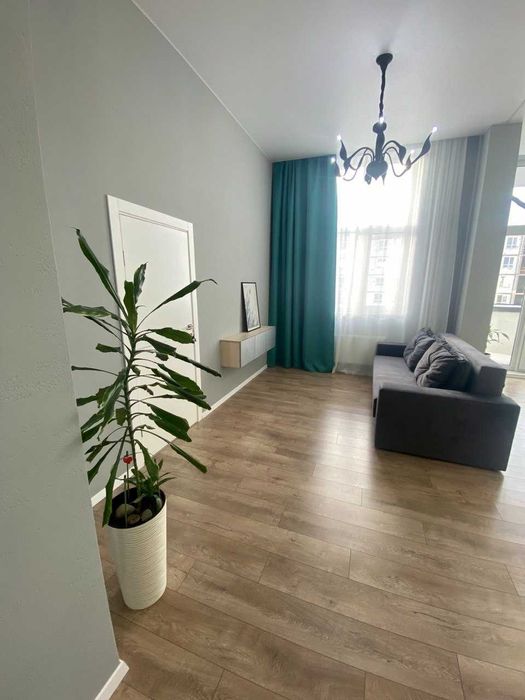 Велика євродвокімната квартира з кухнею-студією! БЕЗ комісії!