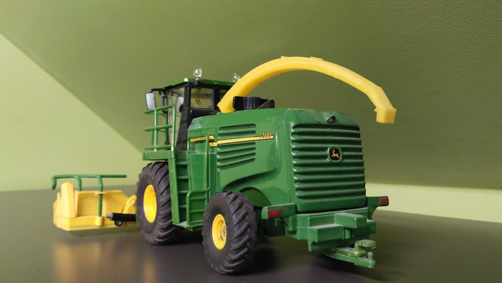 Siku sieczkarnia John Deere 1 32