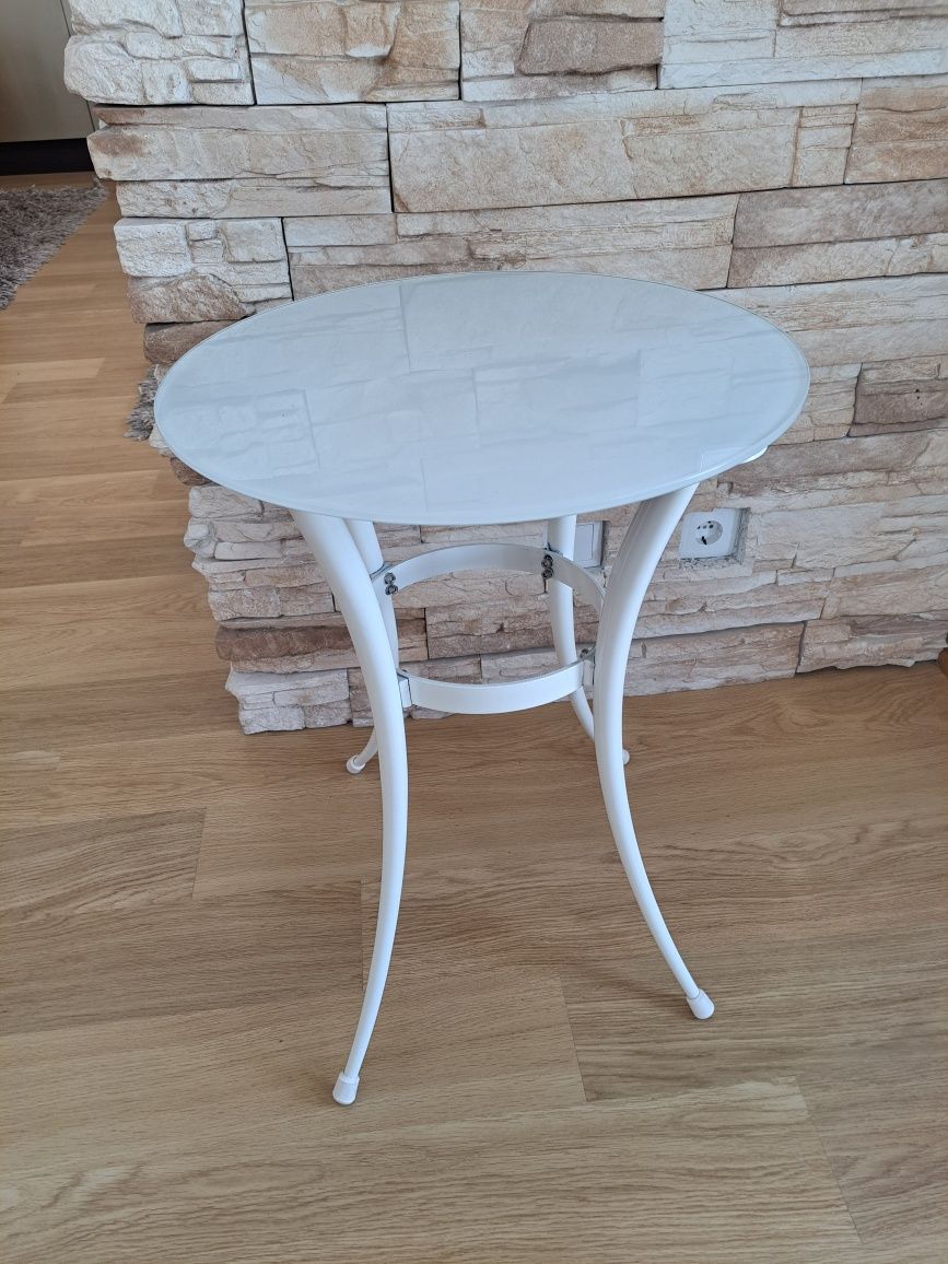 Mesa de apoio em ferro pintado branco e tampo em vidro