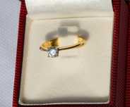 Pierścionek z brylantem złoto-18ct próba 750 brylant 0.44 ct
