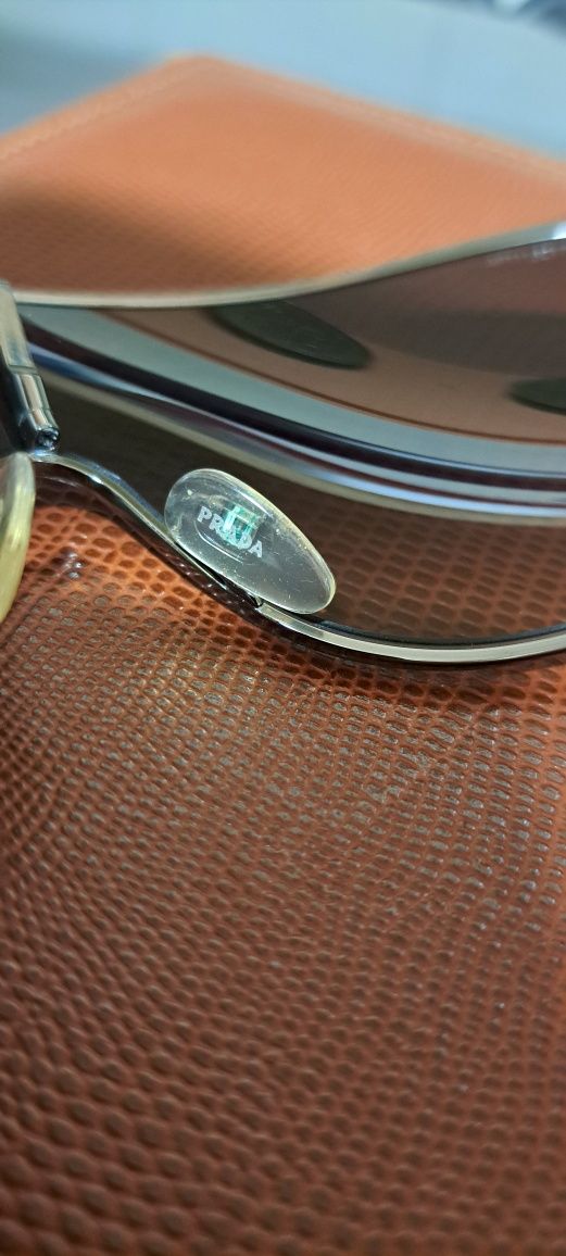 Óculos de sol Prada modelo sps 53l.