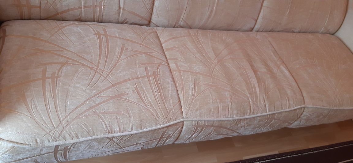 Wersalka sofa rozkładana z pojemnikiem na pościel