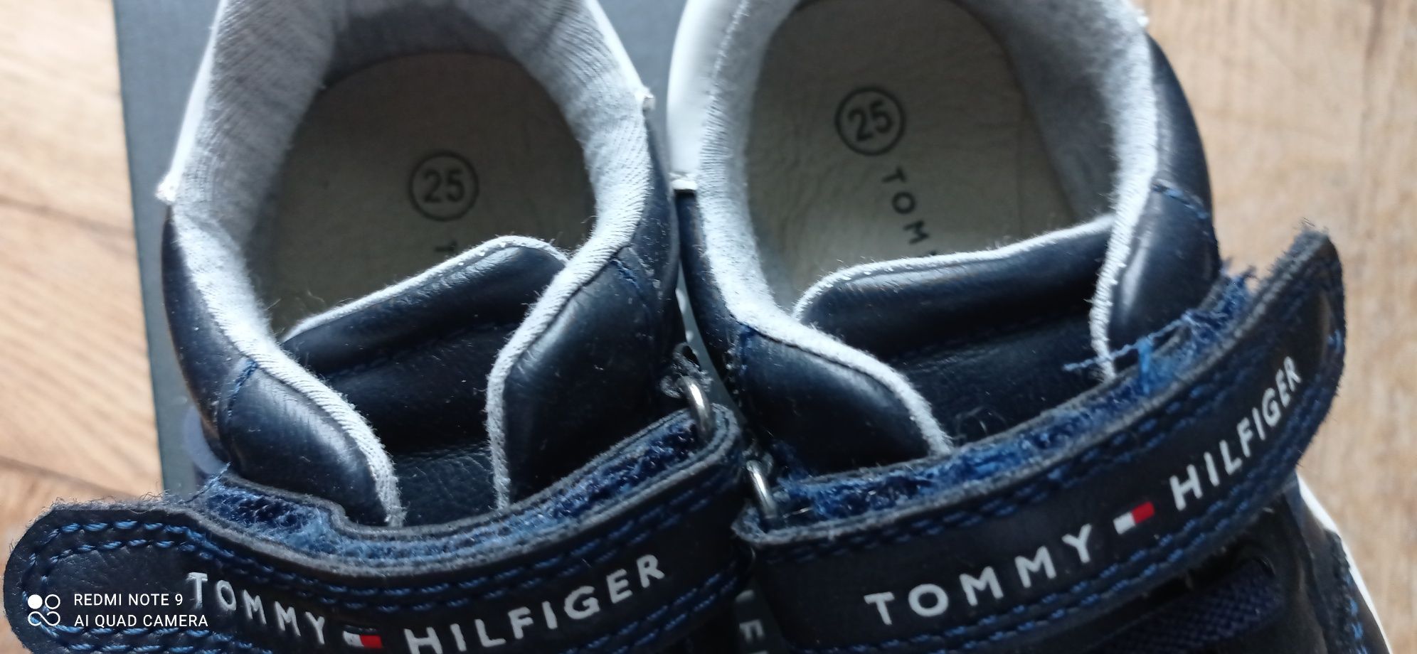 Tommy Hilfiger roz. 25