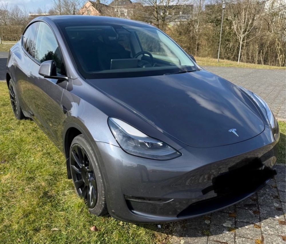 Tesla Model Y dual motor longue range