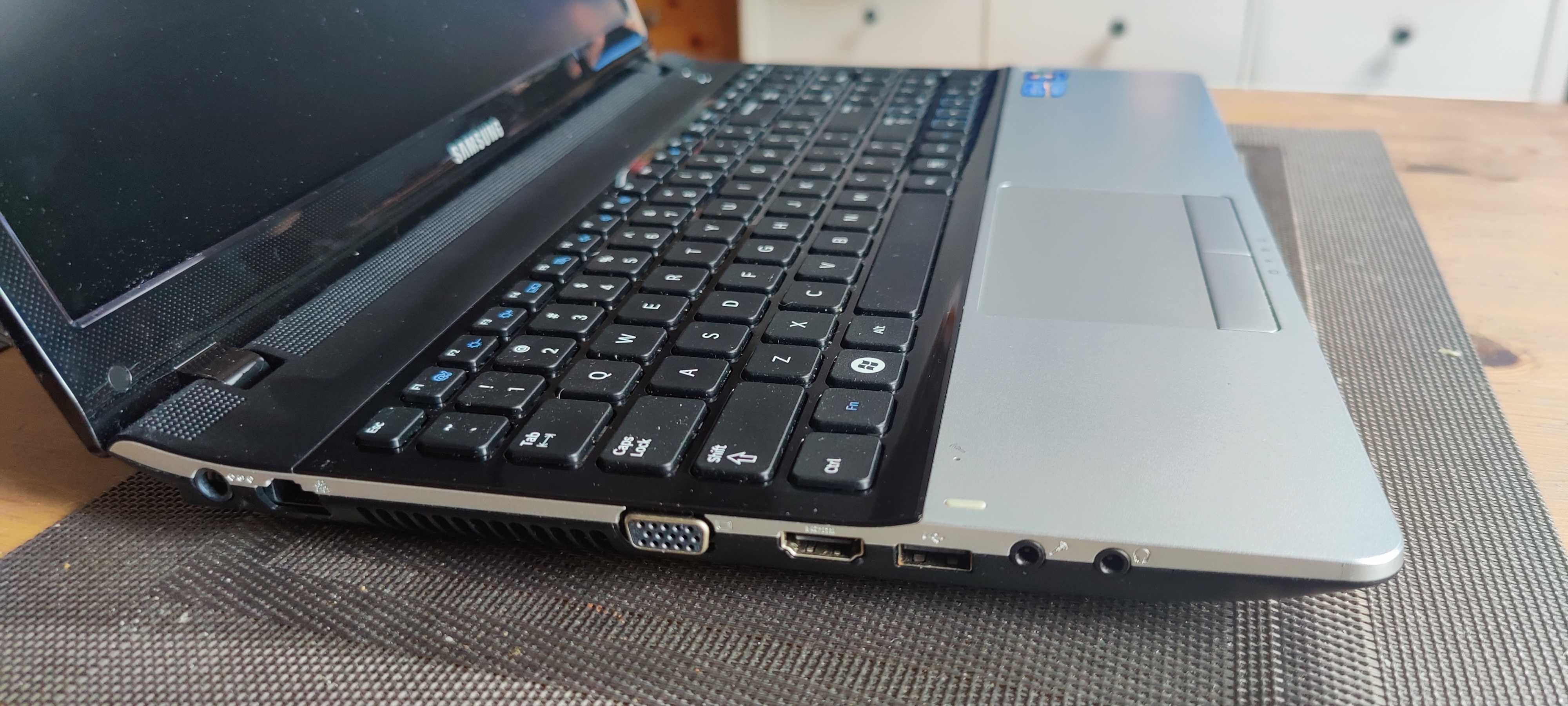 Samsung 300E -15,6 cala -Core i3 4x2,30 GHz -6GB Ram -240GB SSD -Win10