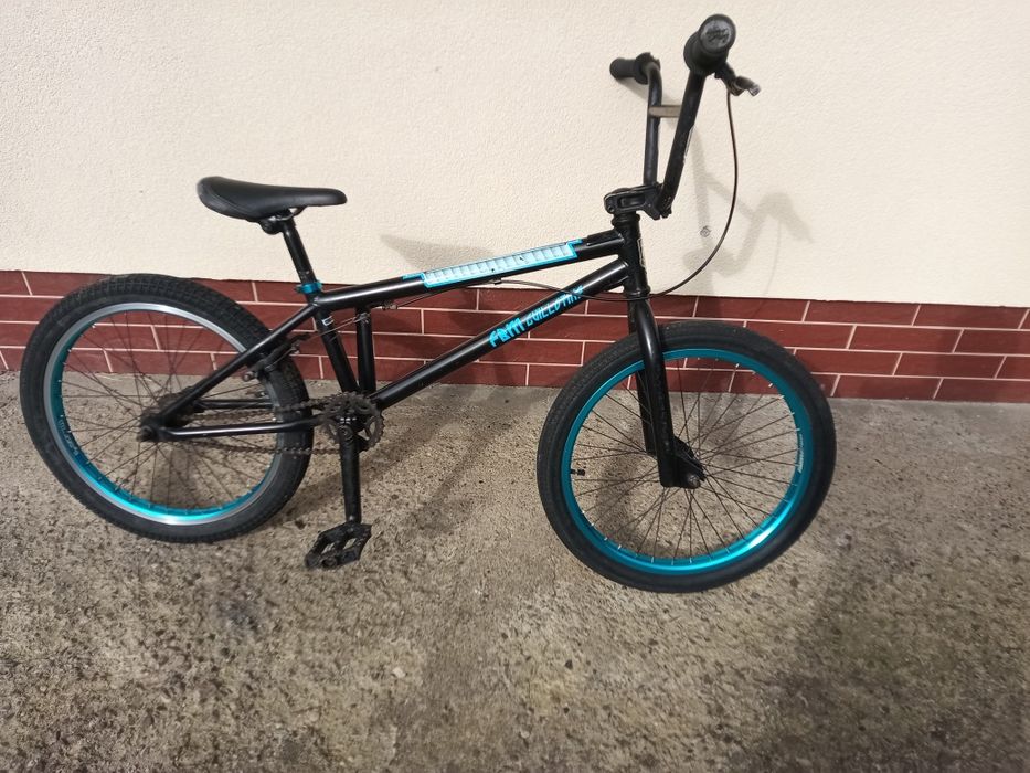 Niebieski BMX bicycle co.