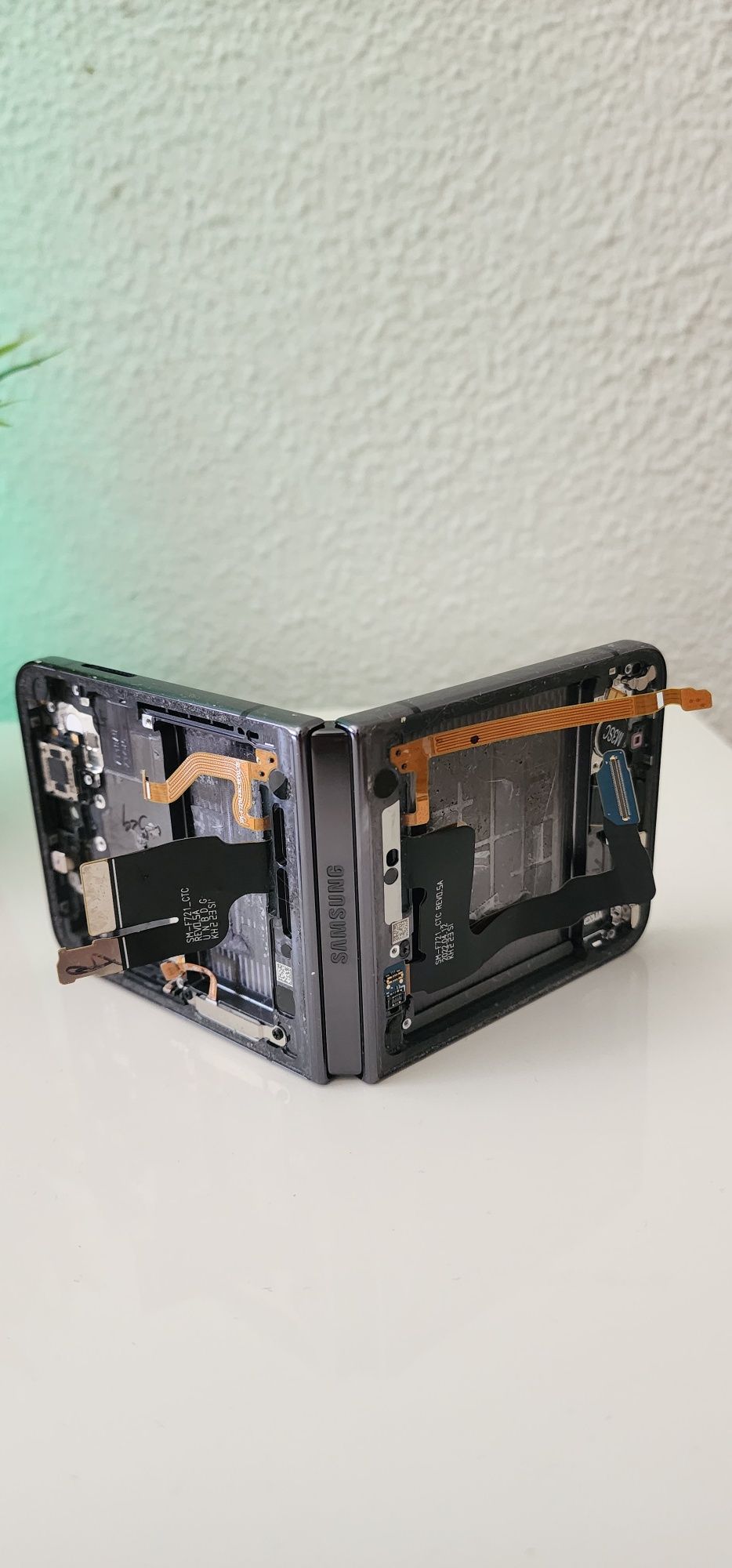 Estrutura Galaxy Z Flip4 SM-F721 com dobradiça e flat cables