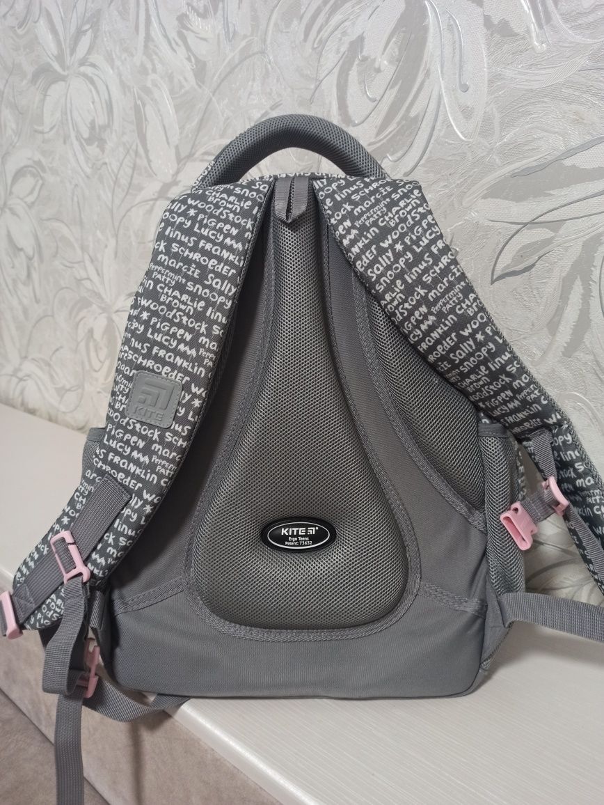 Рюкзак в комплекте KITE Snхoopy SN21-8001M,Сумка для обуви Kite 601L