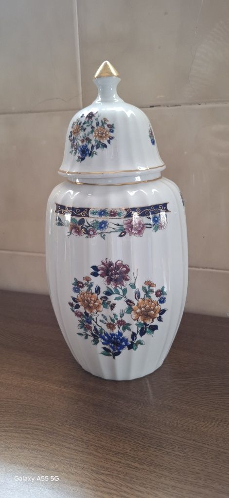 Pote cerâmica com flores