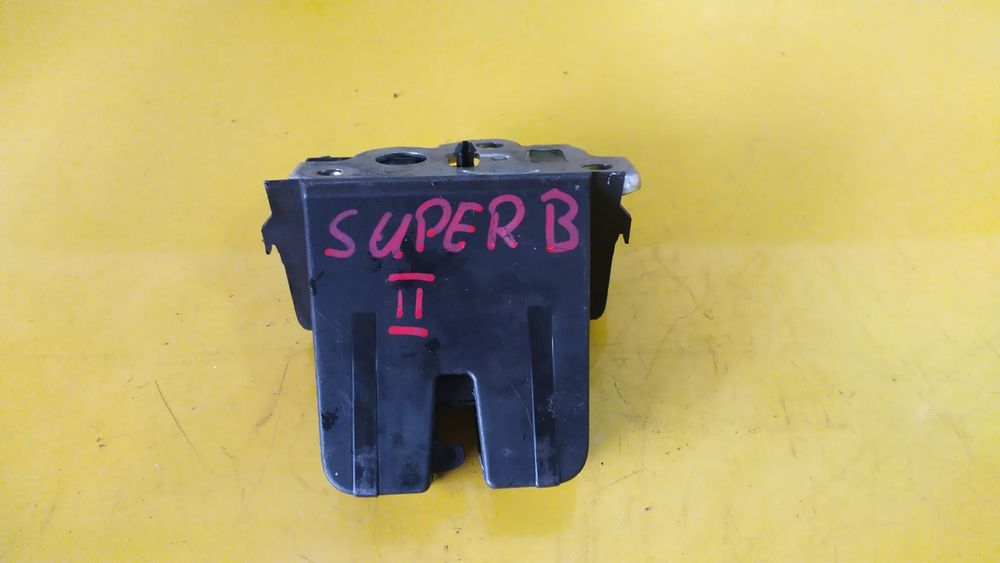 Skoda Superb II zamek tylnej klapy