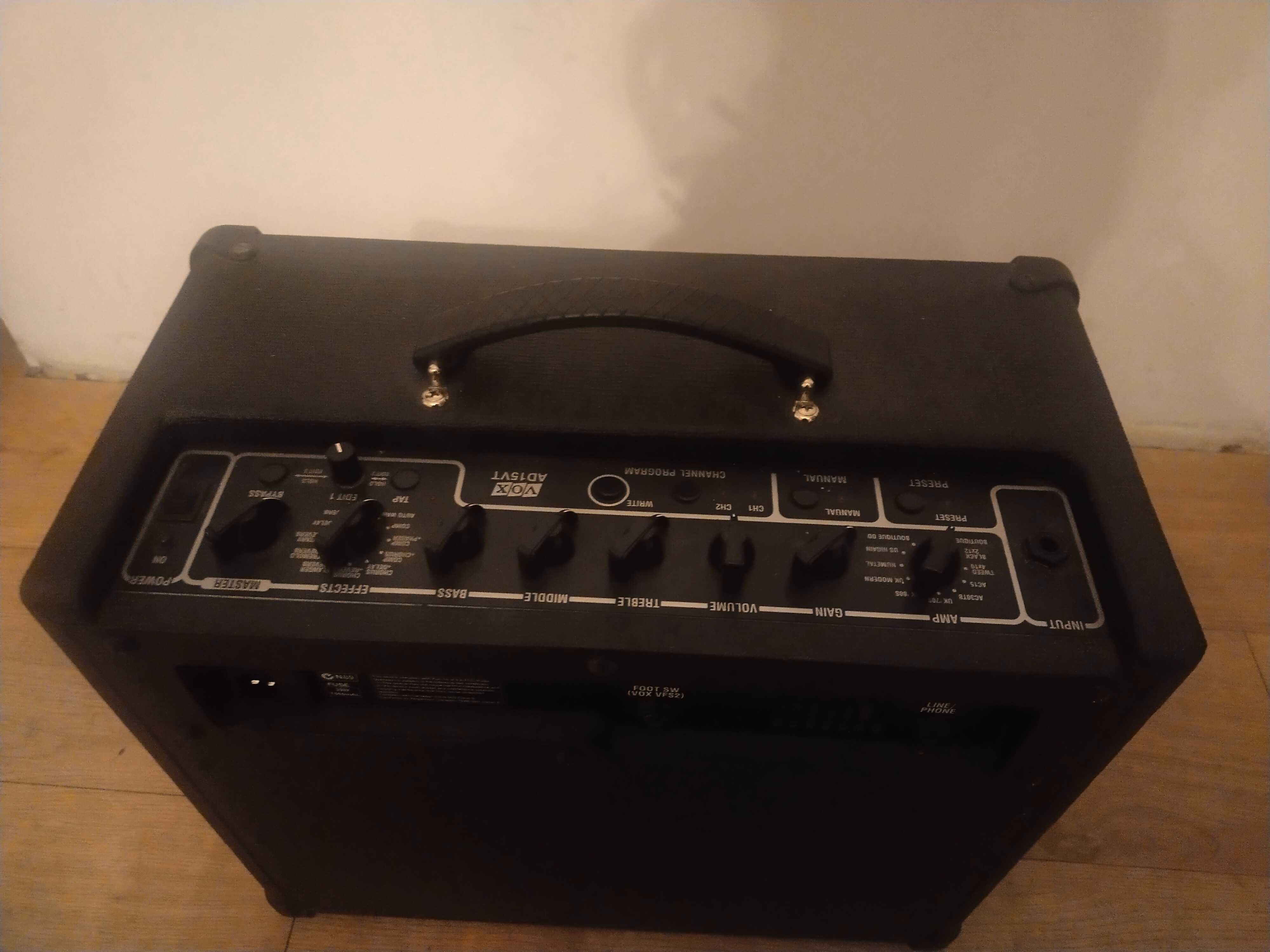Wzmacniacz gitarowy VOX AD15VT