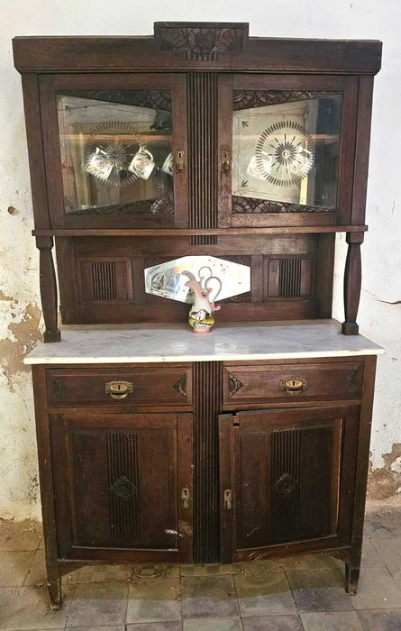 Aparador antigo com cristaleira – madeira maciça e tampo em mármore