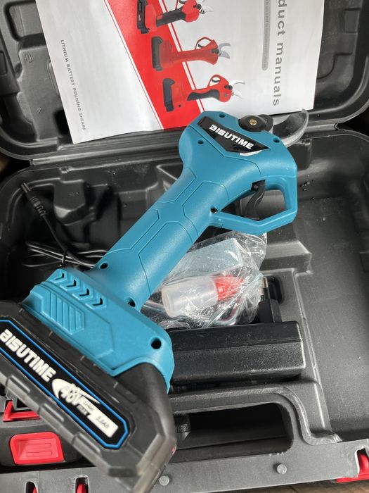 Tesoura de podar profissional 2 baterias compativeis makita