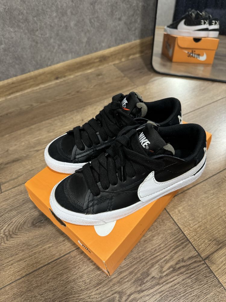 Продаю оригінальні кросівки Nike Blazer Low