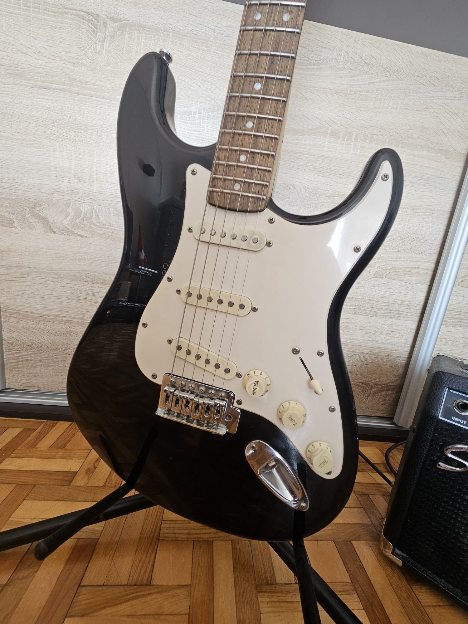Gitara elektryczna Squier Fender BULLET STRAT