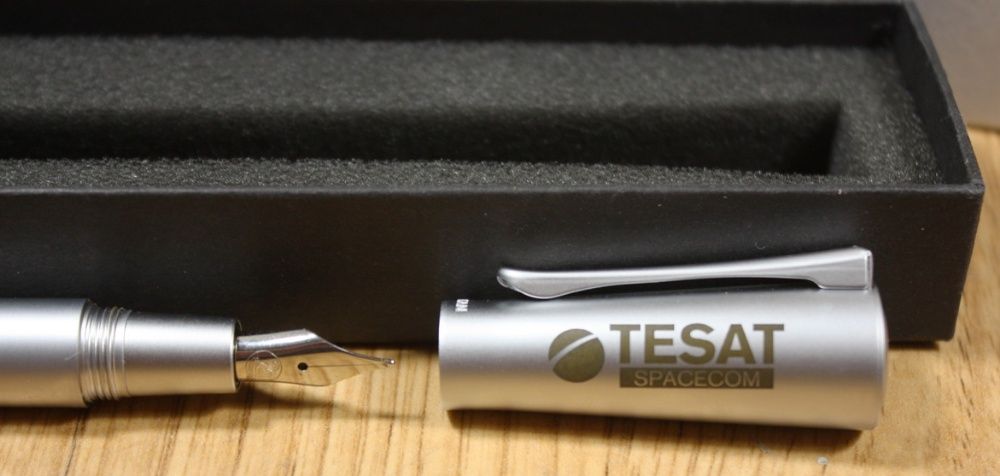 Ручка Pelikan и легендарный черный блокнот Moleskine - лучший подарок!