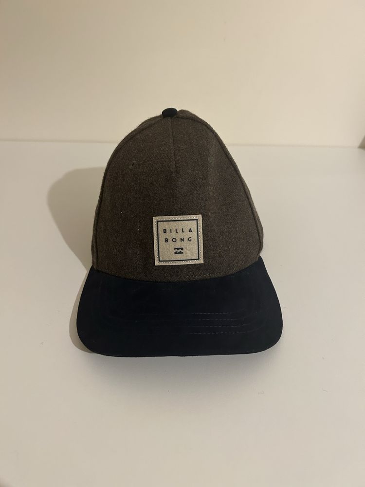 Boné Billabong.