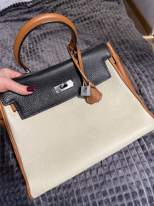 Сумка з натуральної шкіри , є пильник .