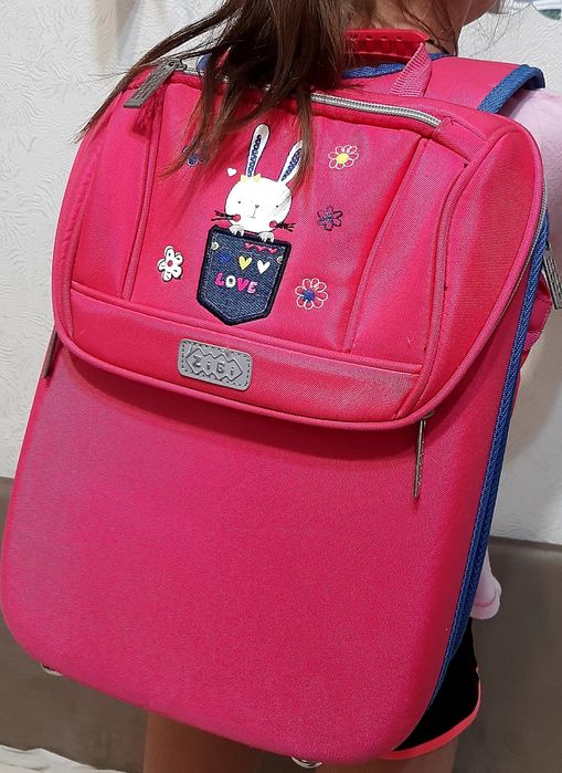 Шкільний рюкзак для дівчинки