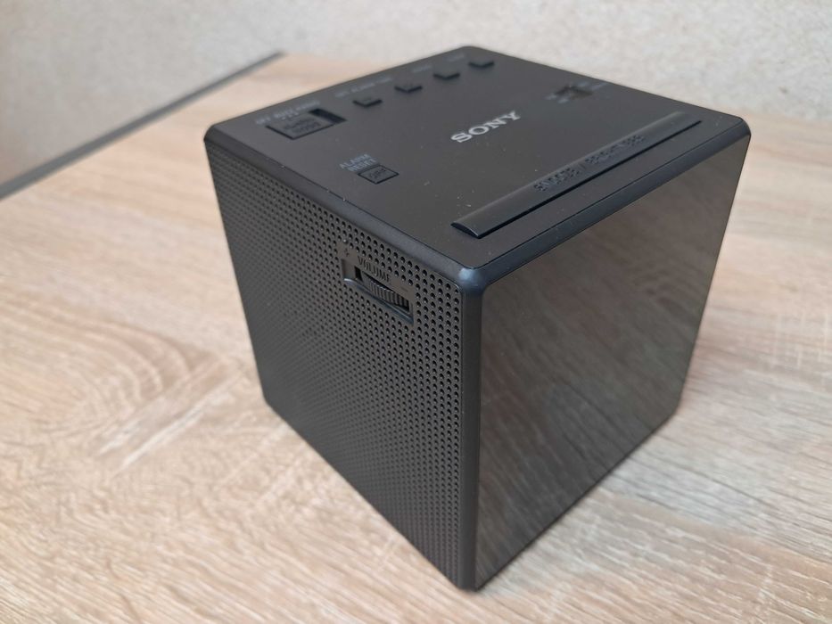 Годинник радіо будильник Sony ICFC1B