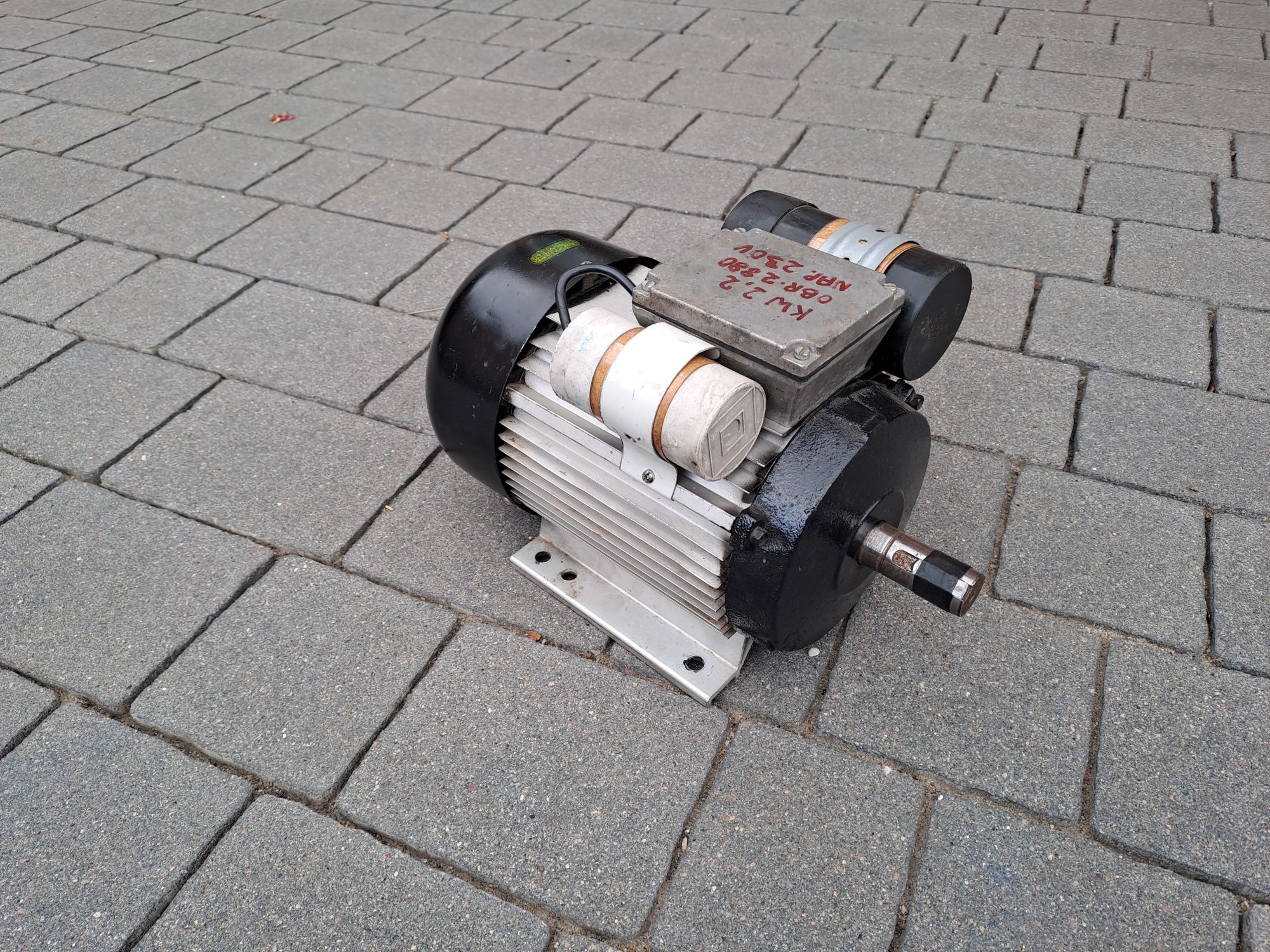 Silnik elektryczny 2,2 kW 2800 obr 230 V jednofazowy