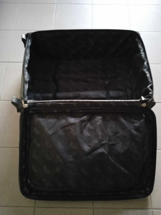 walizka w szarą kratkę