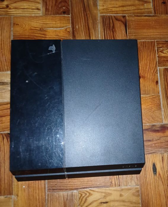 Vendo lote de 2 PS4 + comando + phones + jogos