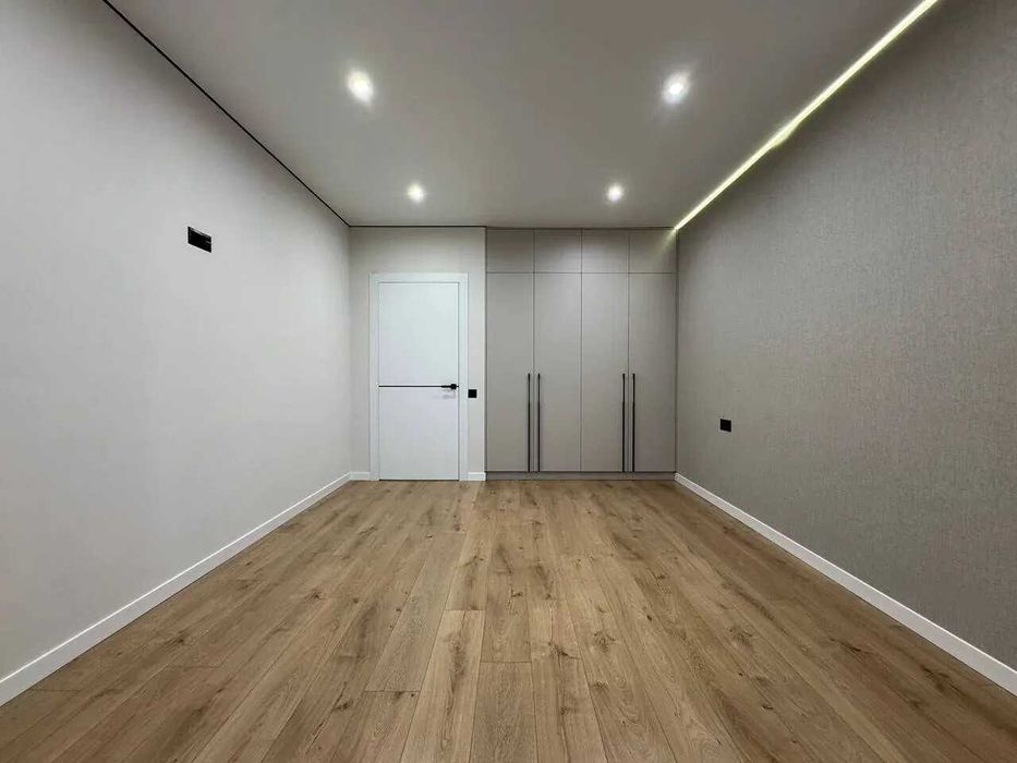 Шикарна двійка з кухнею-студією поблизу центру