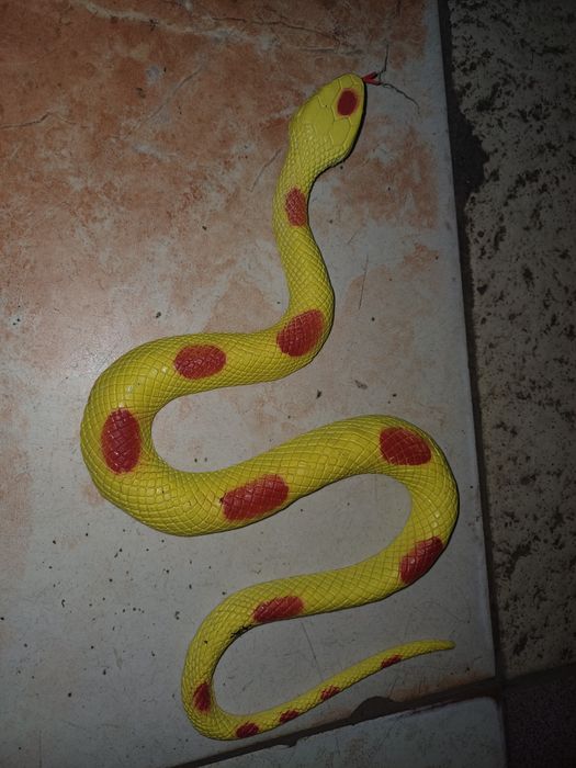 Игрушка резиновая-змея бу.