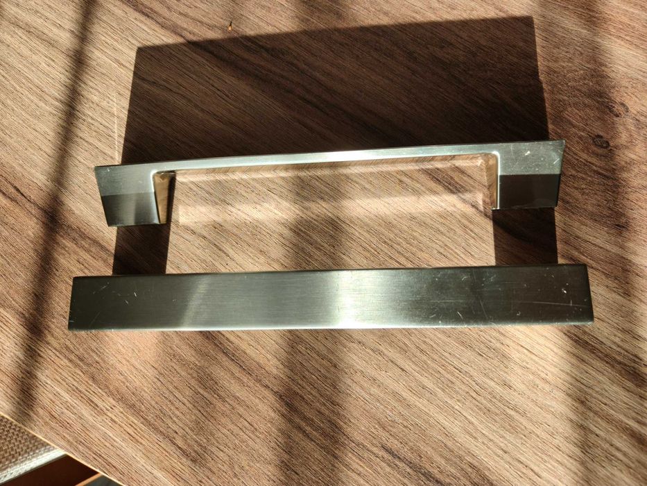 Sprzedam metalowe uchwyty meblowe