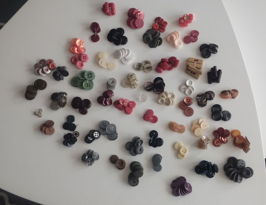 Biało kremowe guziki cena za komplet 5 sztuk