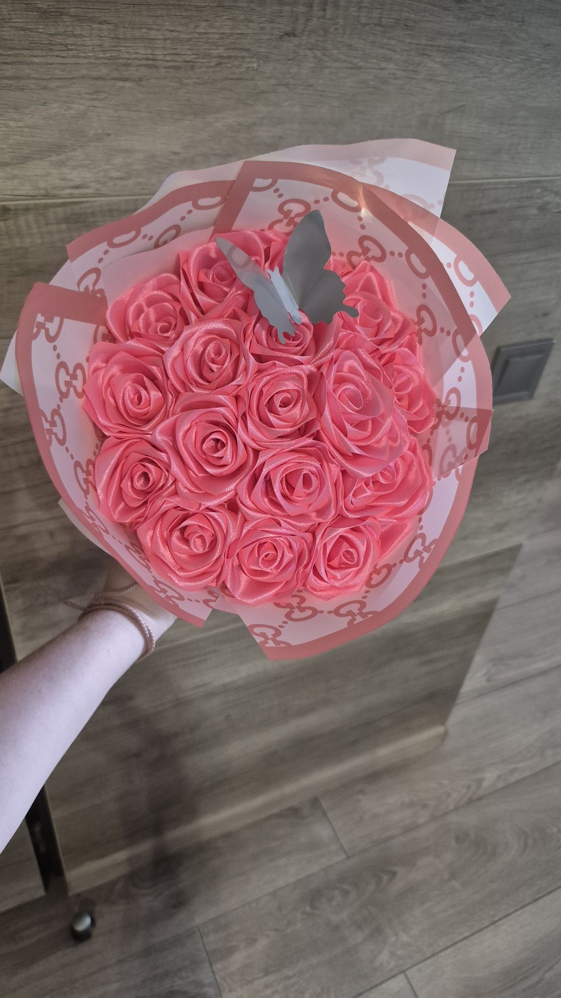 Розы из атлсаных лент