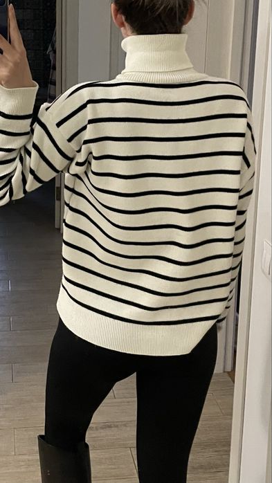 Светр у смужку