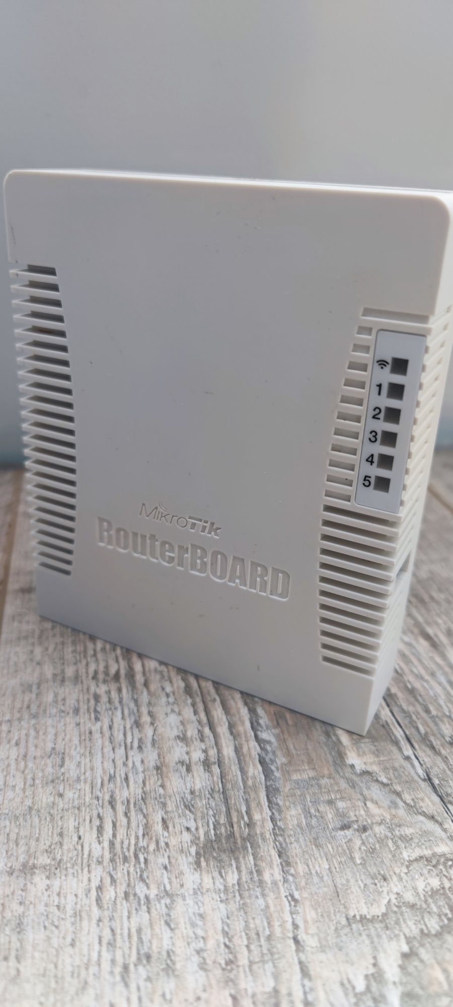Роутер маршрутизатор MikroTik RouterBOARD RB951G-2HnD, 5 LAN 100/1000M